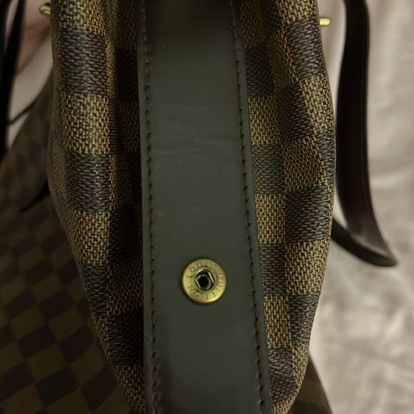 Authentic LV purse large. Good condition. Serial number is SO898. - Picture 12 of 17